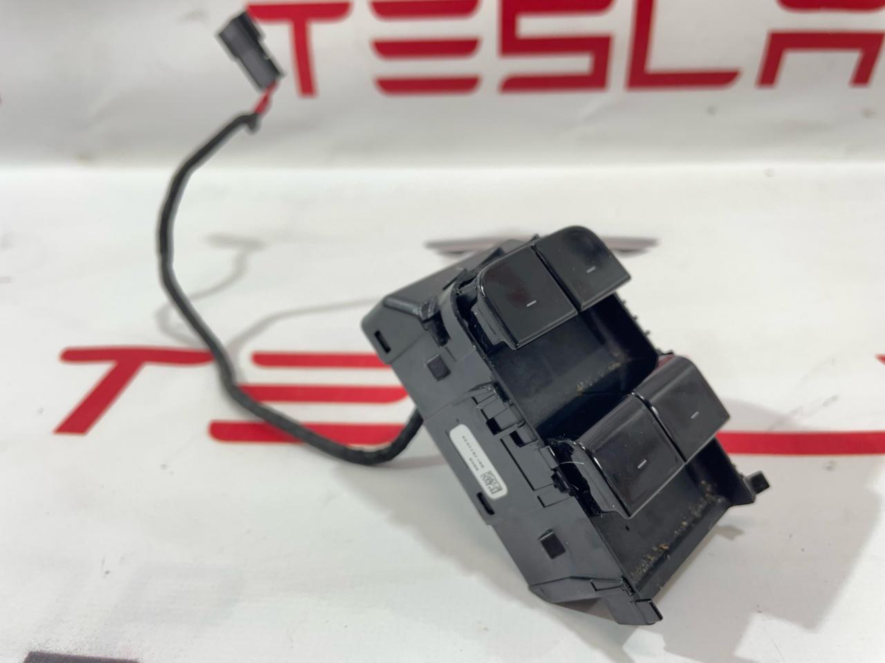 блок управления стеклоподъемниками Tesla Model 3 1 поколение 2019, 1081037-01-E - фото №1