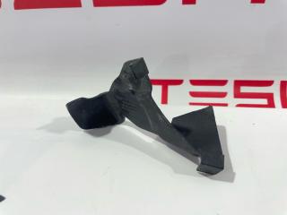 Накладка декоративная петли капота Tesla Model 3 1 поколение 2019, 1112071-00-A