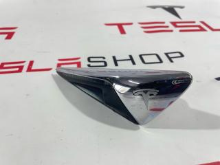 повторитель поворотов Tesla Model 3 1 поколение 2019, 1125107-77-E