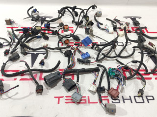 разъем (фишка) проводки Tesla Model X 1 поколение 2018, 2036885-00-A, 3072447-02-C, 1135152-60-A, 2135152-81-C