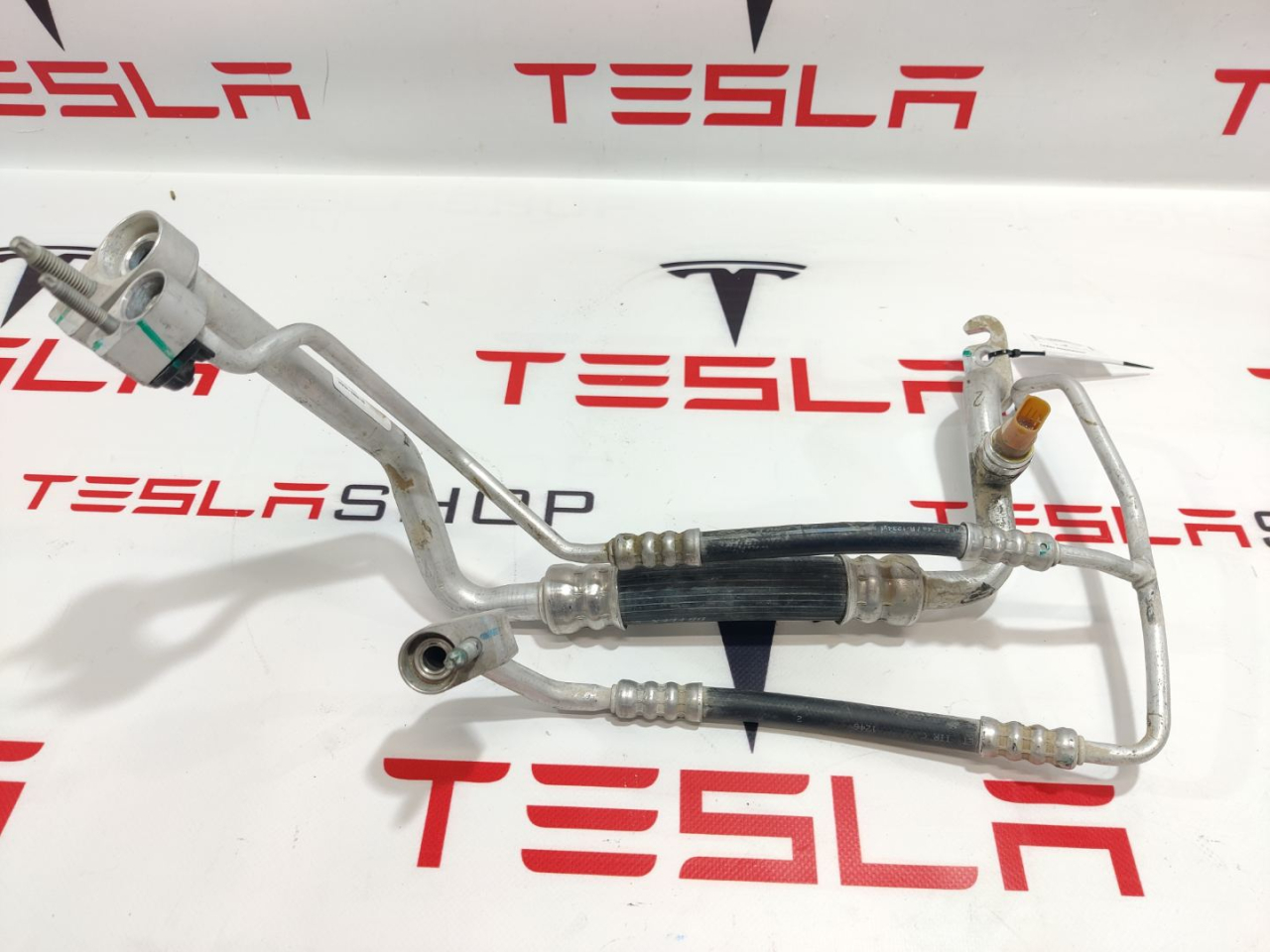 трубка кондиционера Tesla Model X 1 поколение 2016, 1008515-00-B, 1054664-00-B - фото №1