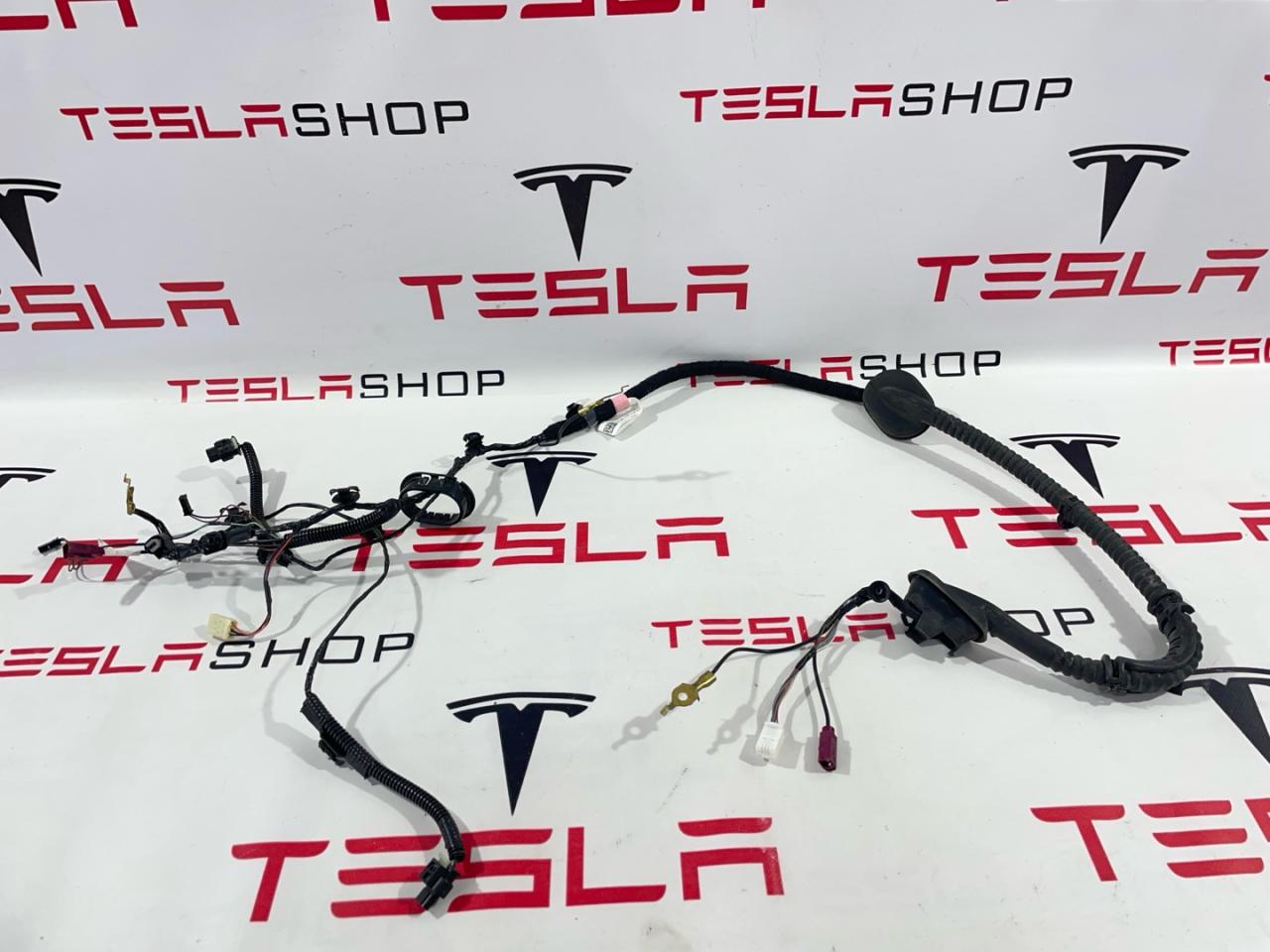Проводка крышки багажника Tesla Model 3 1 поколение 2019, 1068789-00-G - фото №1