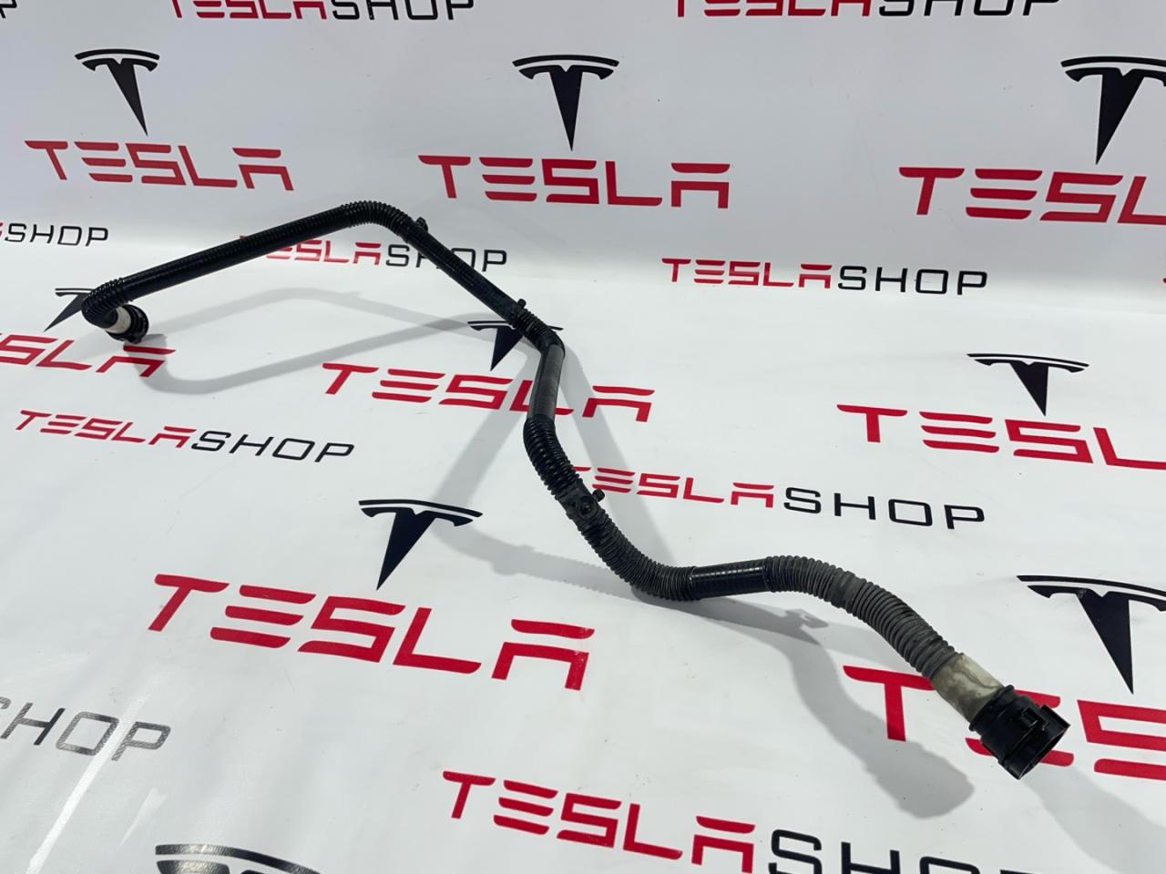 Шланги охлаждающей жидкости Tesla Model 3 1 поколение 2019, 1077600-00-E - фото №1