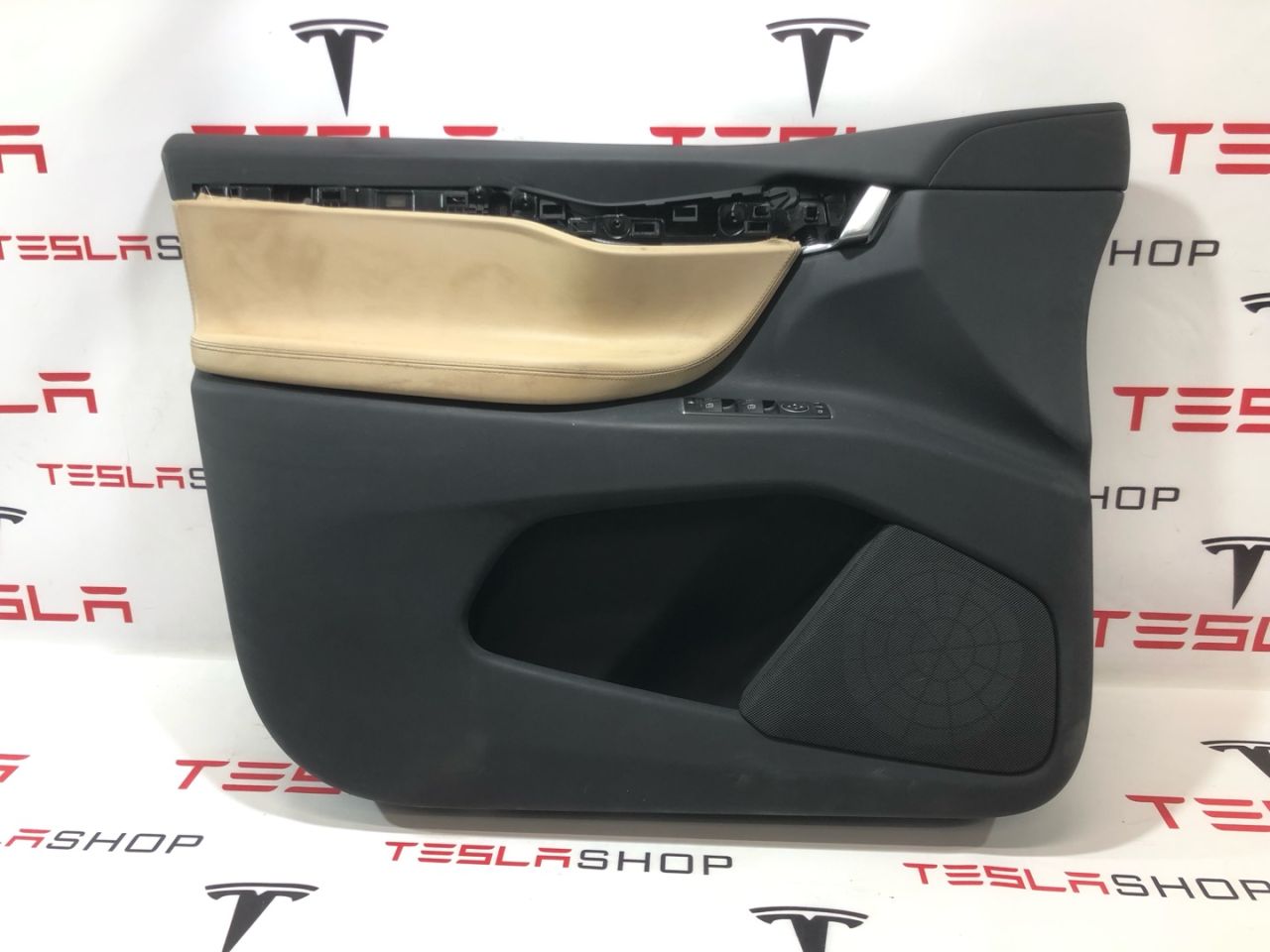 обшивка двери передняя левая Tesla Model X 1 поколение 2018, 1055327-22-L, 1035778-00-A, 1047631-00-C, 105886114, 1053086-00-F, 1055327-21-D - фото №1