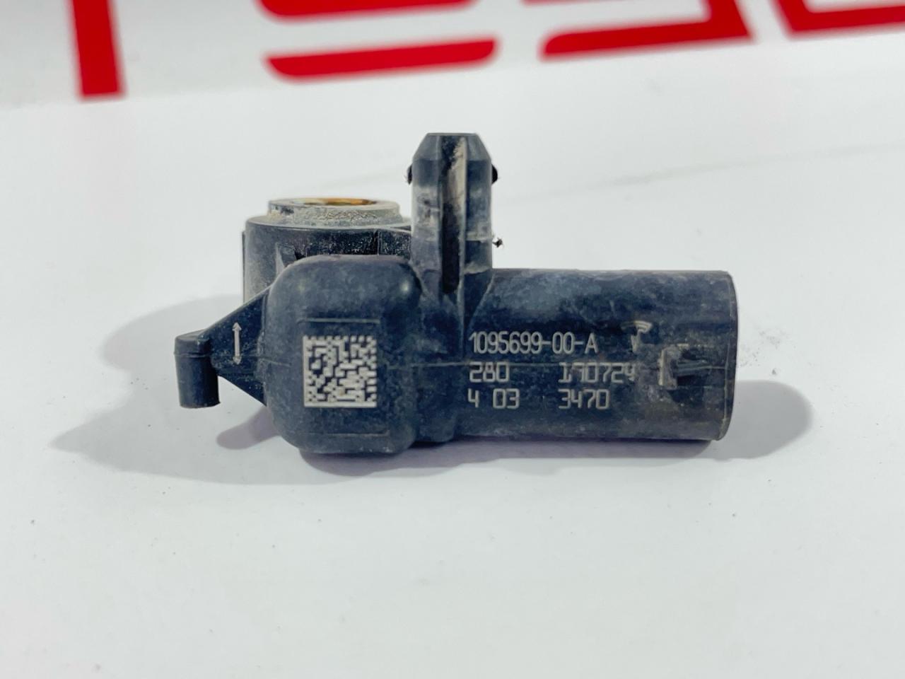 датчик удара Tesla Model 3 1 поколение 2019, 1095699-00-A - фото №1