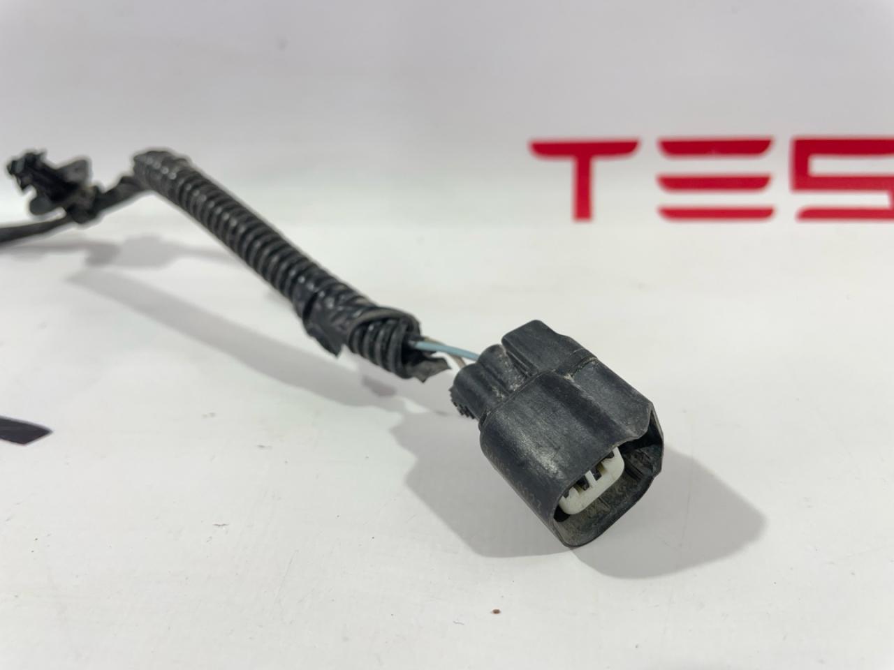 разъем (фишка) проводки Tesla Model 3 1 поколение 2019, 1567964-02-A - фото №1