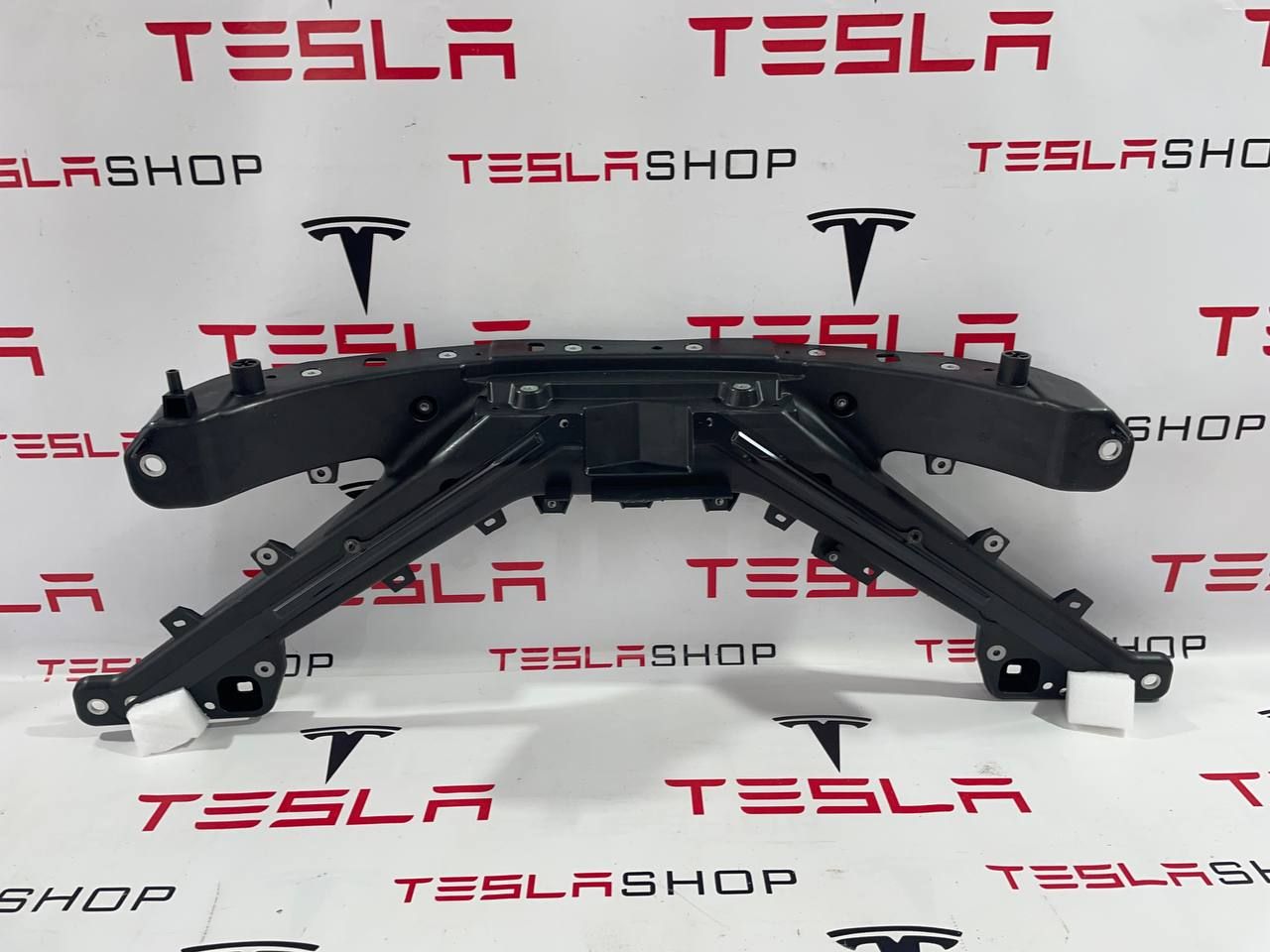 передняя панель крепления облицовки (телевизор) Tesla Model 3 1 поколение 2022, 1110240-00-B, 1118289-00-J, 1083501-00-B - фото №1