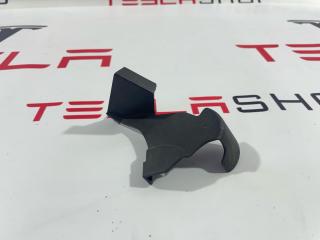 Накладка декоративная петли капота Tesla Model 3 1 поколение 2019, 1112072-00-A