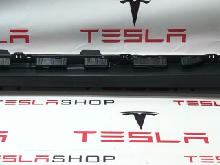 Накладка порога рокерной панели Tesla Model S 1 поколение [2-й рестайлинг] (2021 - 2026), 1567138-00-B, 1680268-00-A