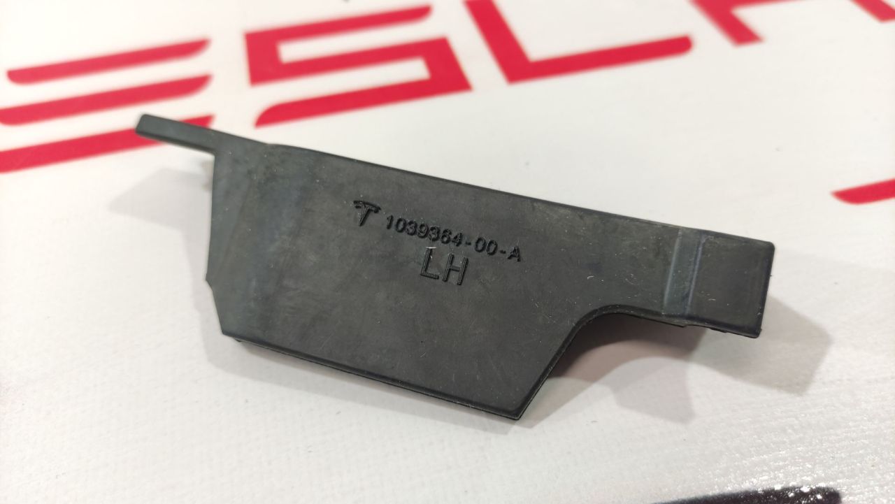 Резинка уплотнительная передней двери Tesla Model S 1 поколение (2012 - 2016), 1039364-00-A - фото №1
