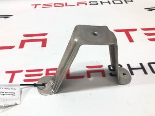 Кронштейн диффузора бампера заднего Tesla Model X 1 поколение [рестайлинг] 2022, 1049739-00-G, 1711840-00-C