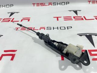 электропривод замка капота Tesla Model 3 1 поколение 2019, 1098790-00-D