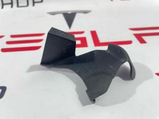 Накладка декоративная петли капота Tesla Model 3 1 поколение 2019, 1112072-00-B