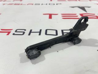 Кронштейн направляющая люка Tesla Model S 1 поколение 2014, 6008675-00-E, 6008675-00-D