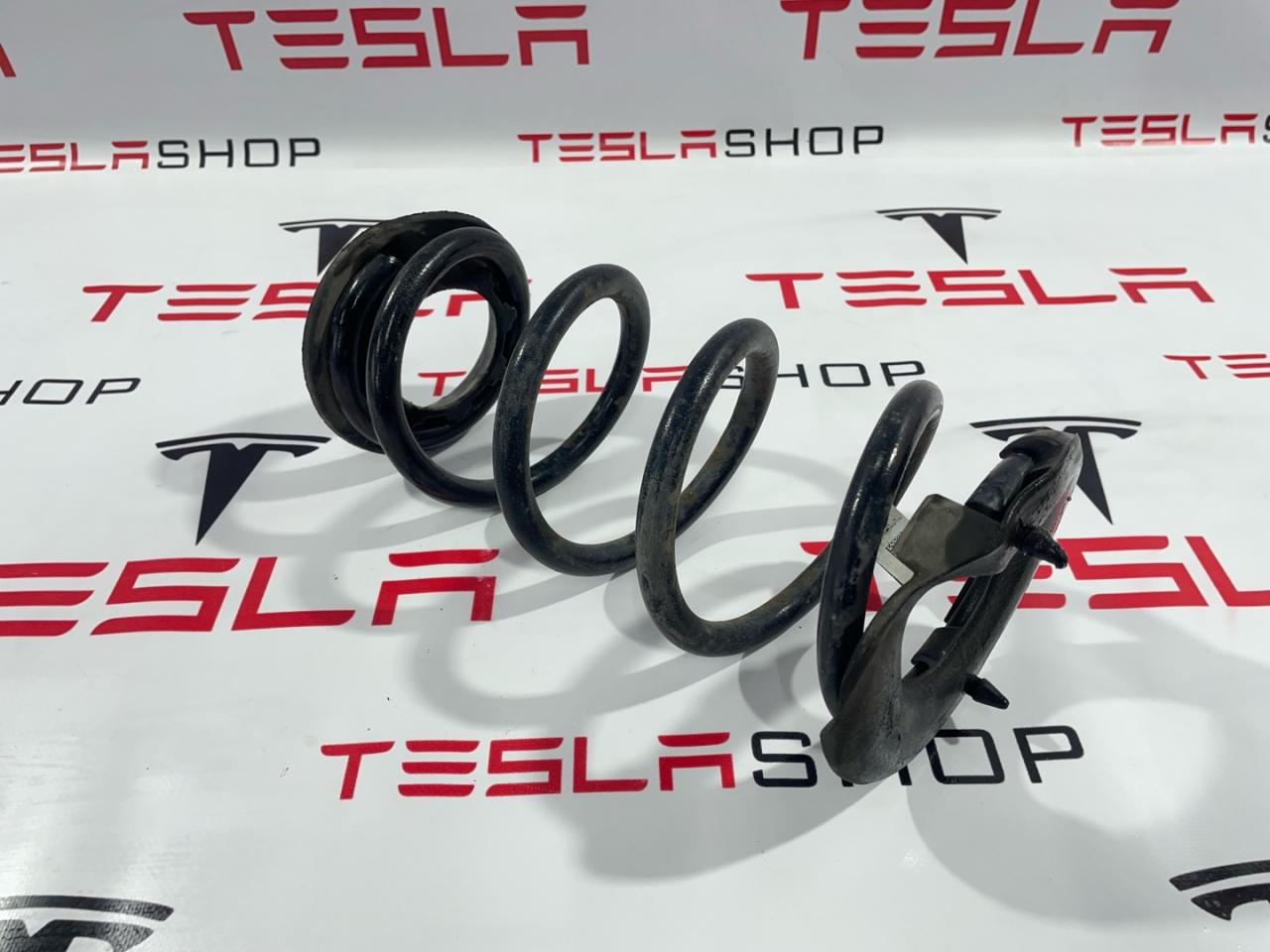 пружина задняя Tesla Model 3 1 поколение 2019, 1044475-00-E, 1044472-00-G, 1044479-00-E - фото №1