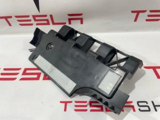 Кронштейн крепления обшивки багажника Tesla Model 3 1 поколение 2019, 1470963-00-B, 1479703-00-A