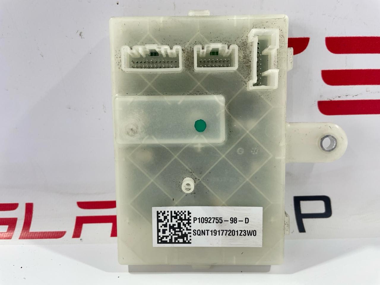 Электронный блок управления порта зарядки Tesla Model 3 1 поколение 2019, 1092755-98-D - фото №1