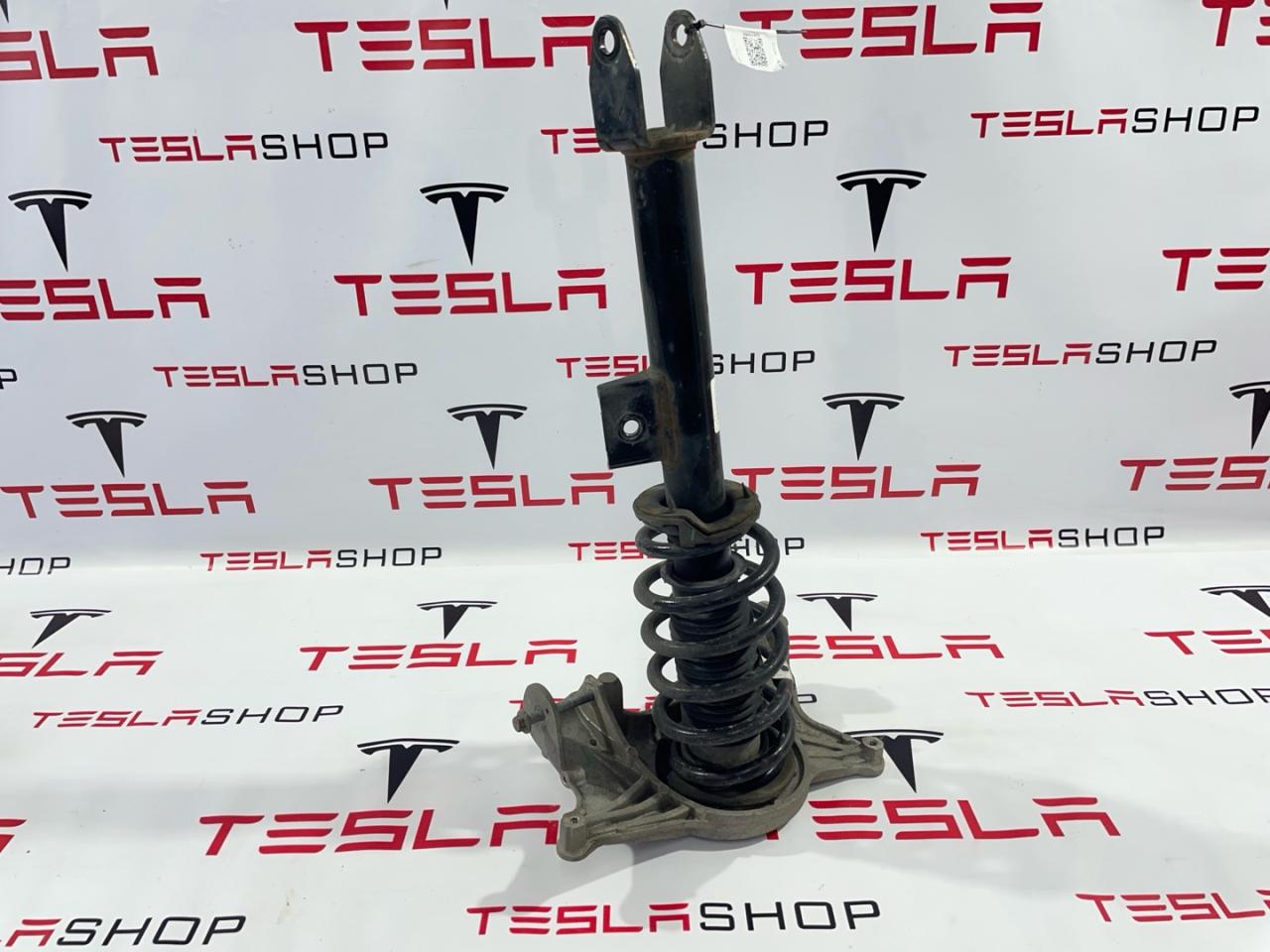 амортизатор передний правый Tesla Model 3 1 поколение 2019, 1044376-00-D, 1044369-00-E, 1044379-00-E, 1044326-00-J - фото №1