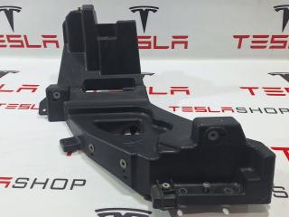 крепление фары правой Tesla Model X 1 поколение 2018, 1043612-00-F