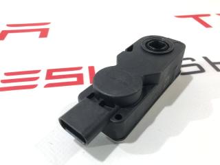 Электропривод центрального люверса Tesla Model 3 1 поколение 2020, 1314-888-00035, 1097767-00-A, 1559787-00-B, 1321-888-00007, 102891