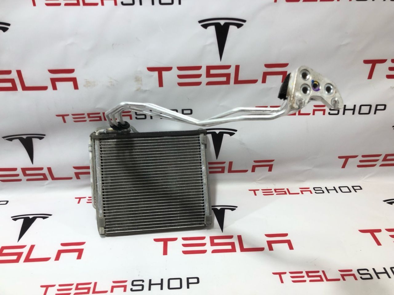 Радиатор (печки) салона кондиционера Tesla Model 3 1 поколение 2022, 1494714-99-E, 1015119-00-A - фото №1