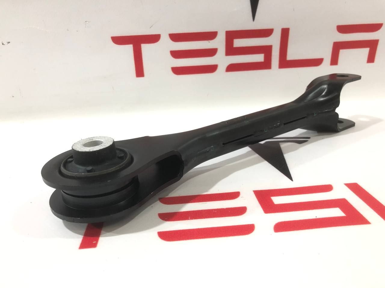 рычаг подвески Tesla Model 3 1 поколение (2017 - 2026), электро, 1044421-00-G, 1044427-00-C - фото №1