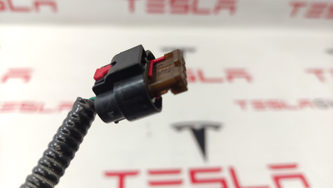 разъем (фишка) проводки Tesla Model 3 1 поколение 2019, 1081832-00-J, 08-407760-AB - фото №1