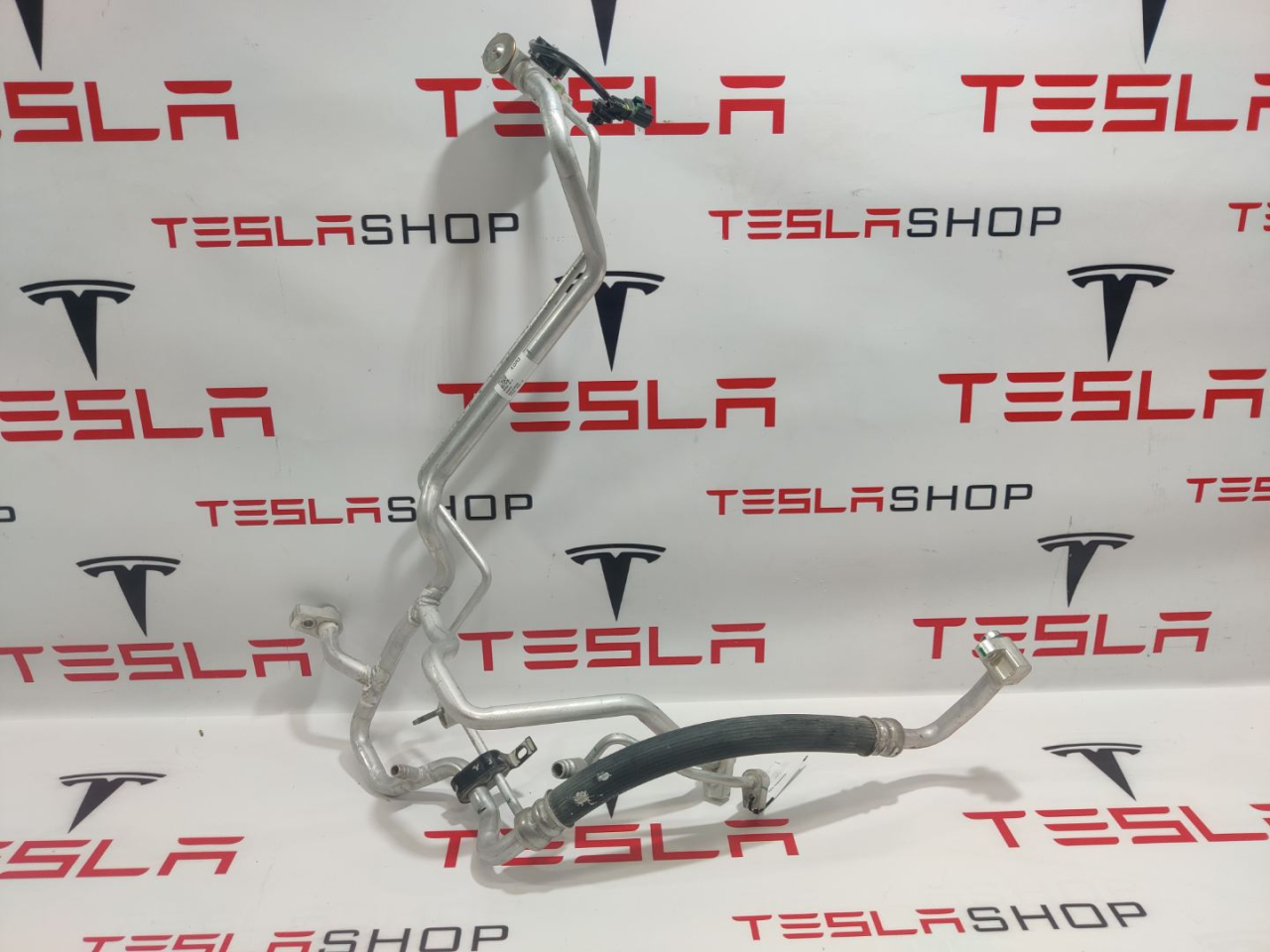 трубка кондиционера Tesla Model X 1 поколение 2016, 1032222-00-F, 6008481-00-B, 1046265-00-A - фото №1