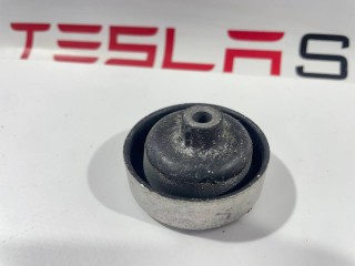 Сайлентблок кронштейна компрессора кондиционера Tesla Model 3 1 поколение 2020, 1506443-00-D, 1500696-00-B