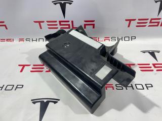 Кронштейн крепления обшивки багажника Tesla Model 3 1 поколение 2019, 1470967-00-B, 1479703-00-A