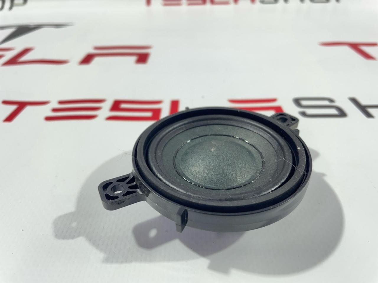 Динамик вспомогательного монитора Tesla Model 3 1 поколение 2019, 1447934-00-E, 1118894-00-B - фото №1