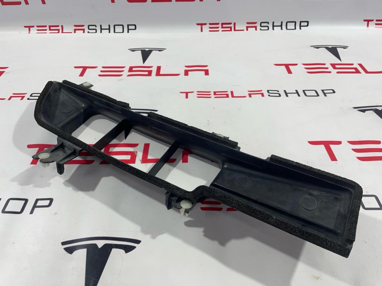 Воздухозаборник печки Tesla Model 3 1 поколение 2019, 1090857-00-C, 1090858-00-C - фото №1