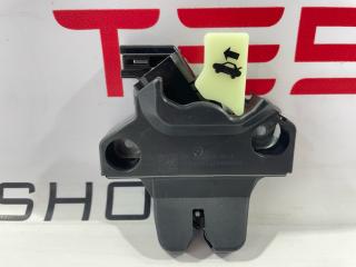 замок багажника Tesla Model 3 1 поколение 2019, 1092308-00-E