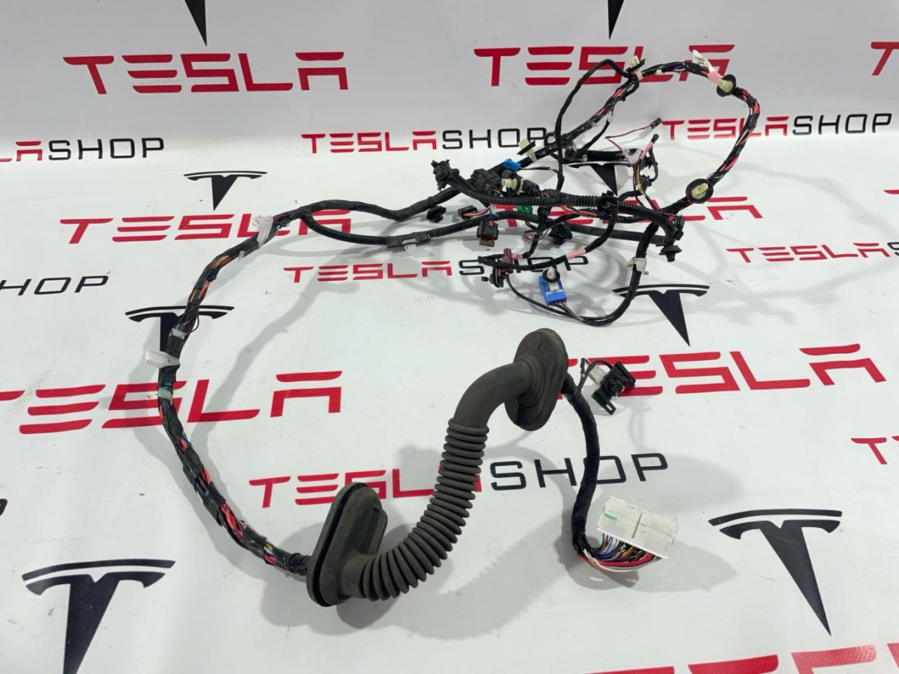 Электропроводка двери Tesla Model 3 1 поколение 2019, 1067963-00-E - фото №1
