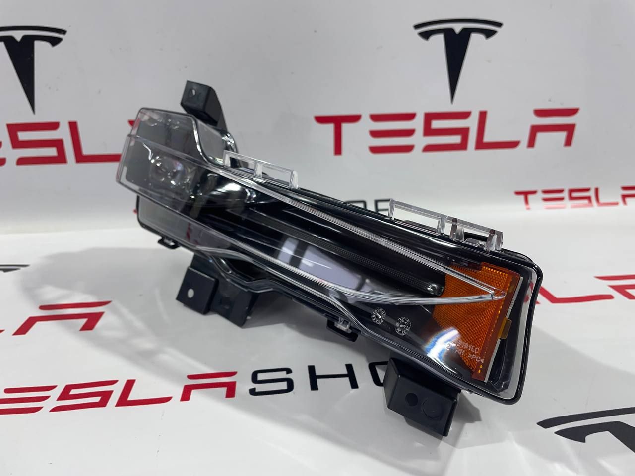 фара противотуманная правая Tesla Model 3 1 поколение (2017 - 2026), 1077392-00-E - фото №1