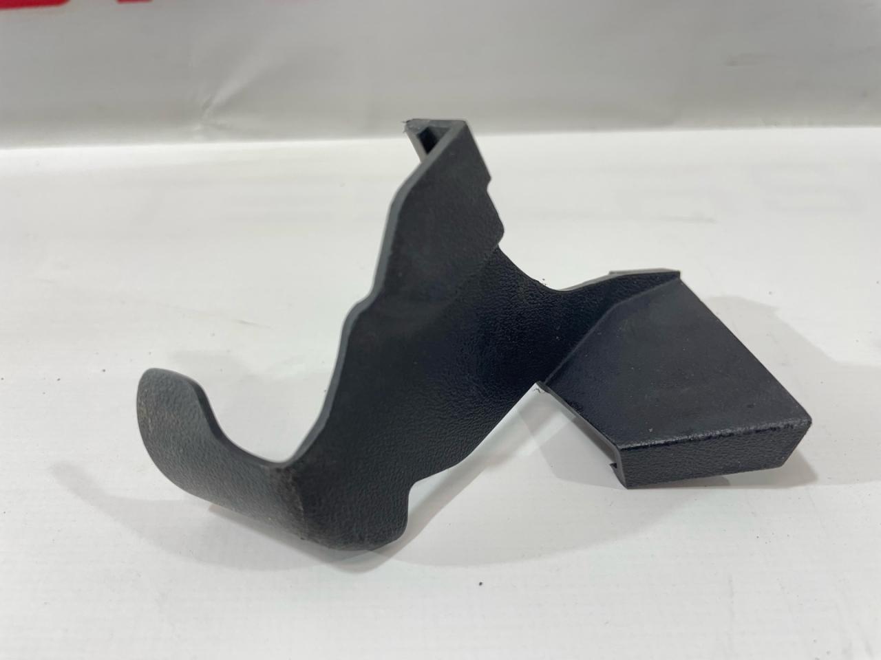 Накладка декоративная петли капота Tesla Model 3 1 поколение 2019, 1112072-00-B - фото №1