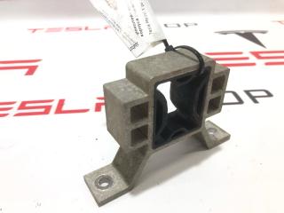 Кронштейн крепления корпуса радиаторов Tesla Model X 1 поколение [рестайлинг] 2022, 1615669-00-A