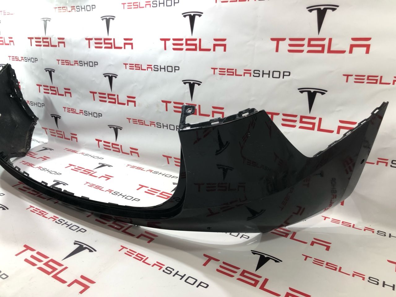 бампер задний Tesla Model Y 1 поколение 2021, 1493735-S3-A, 1494005-00-B, 1540121-01-B - фото №1