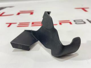 Накладка декоративная петли капота Tesla Model 3 1 поколение 2019, 1112071-00-A