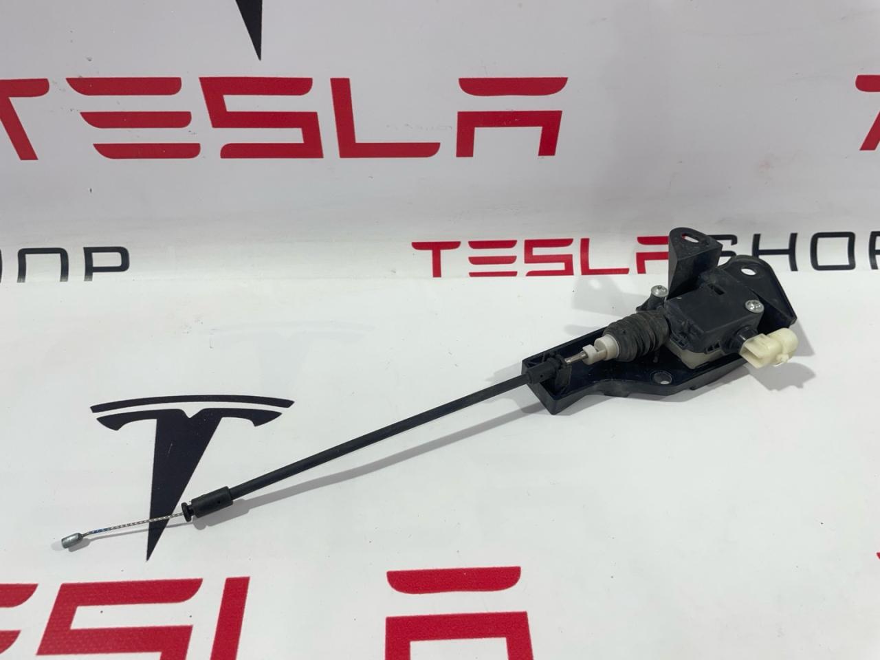 электропривод замка капота Tesla Model 3 1 поколение 2019, 1098789-00-C - фото №1