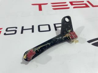 Кронштейн направляющая люка Tesla Model S 1 поколение [рестайлинг] 2017, 1035765-00-D