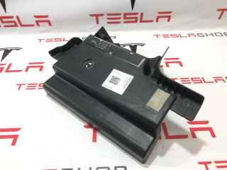 Кронштейн крепления обшивки багажника Tesla Model 3 1 поколение 2022, 1470967-00-B, 1479703-00-A