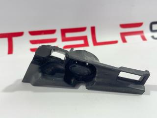 Кронштейн крепления панели щеток стеклоочистителя Tesla Model 3 1 поколение 2019, 1118934-00-B