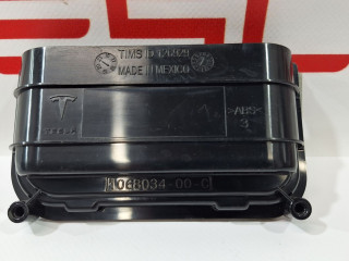 Крышка вентиляционного клапана багажника Tesla Model X 1 поколение 2017, 1068034-00-C