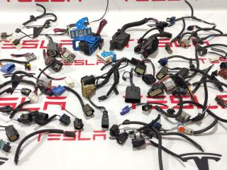 разъем (фишка) проводки Tesla Model X 1 поколение 2019, 1072447-82-A, 3072447-02-C, 2072447-00-A