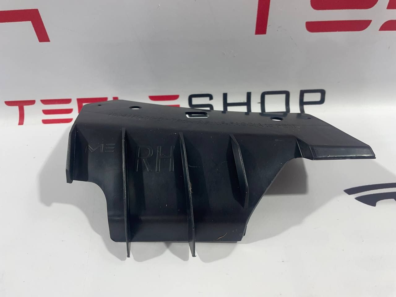 крепление бампера Tesla Model 3 1 поколение (2017 - 2026), 1084170-00-B - фото №1