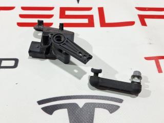 Датчик уровня пневмоподвески Tesla Model X 1 поколение [рестайлинг] 2022, 1420946-00-B, 1420945-00-C