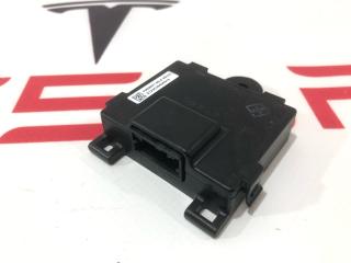 Блок контроля ручки двери Tesla Model S 1 поколение [2-й рестайлинг] (2021 - 2026), 1069651-00-E