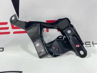 Кронштейн лонжерона (поддержка крыла/фары) Tesla Model 3 2 поколение 2024, 1739680-00-E, 1771937-S0-D