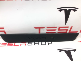 Накладка декоративная порога Tesla Model 3 1 поколение 2022, 1090844-00-C, 1504763-00-B